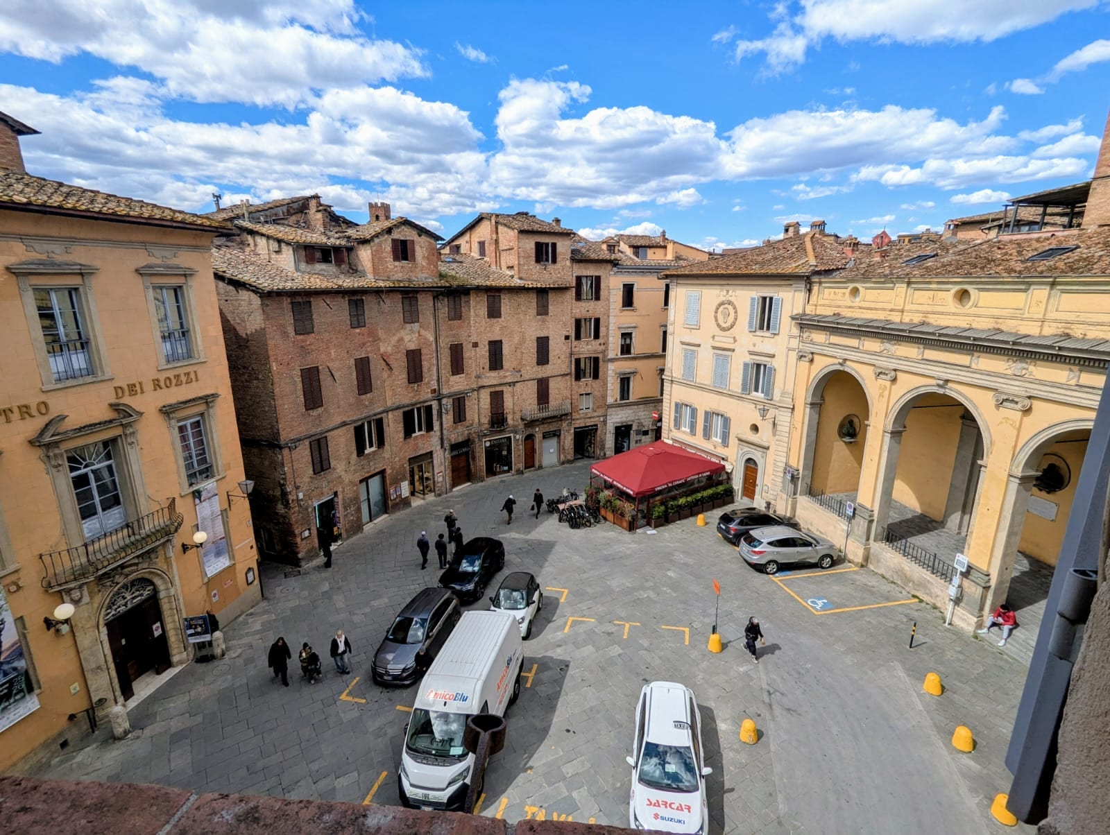 La vista sui tetti di Siena dalla finestra della scuola