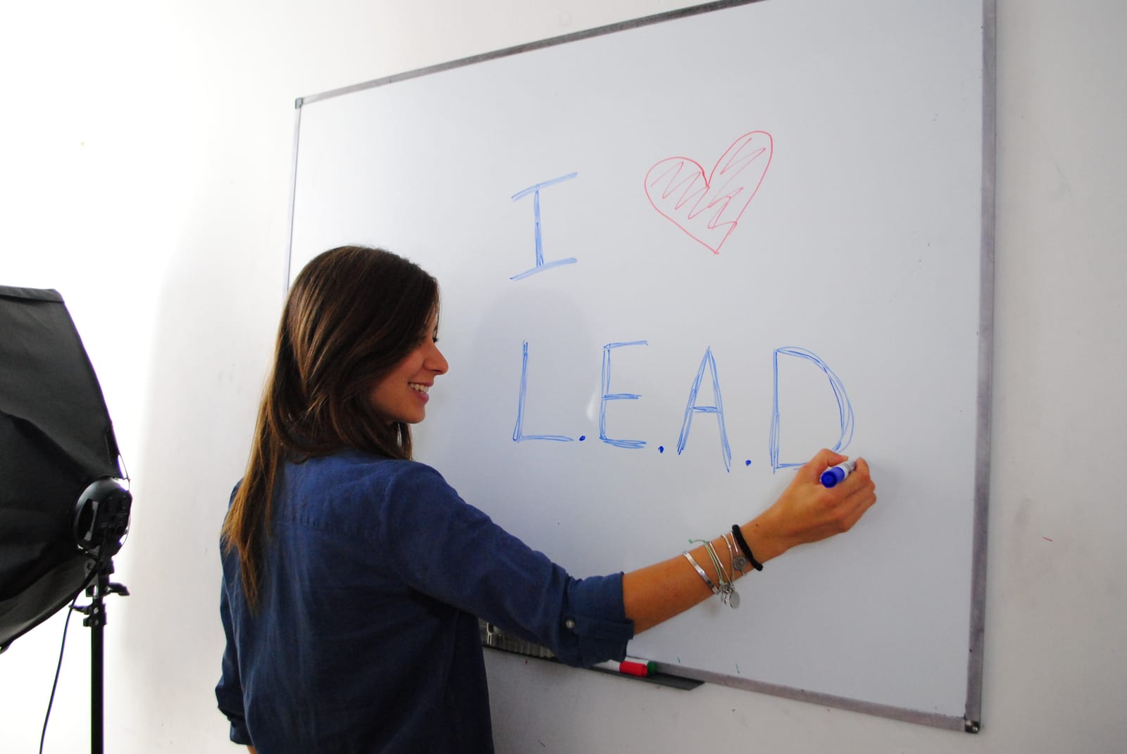 Studente scrive I Love LEAD