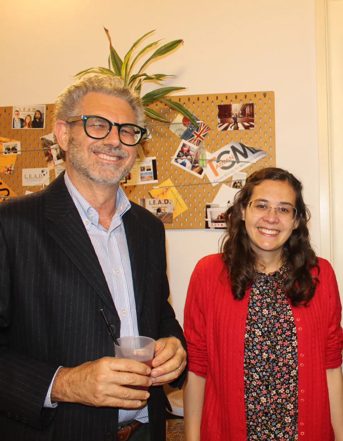 Diana, docente di italiano di LEAD, con il professor Simone Beta dell'Università di Siena.